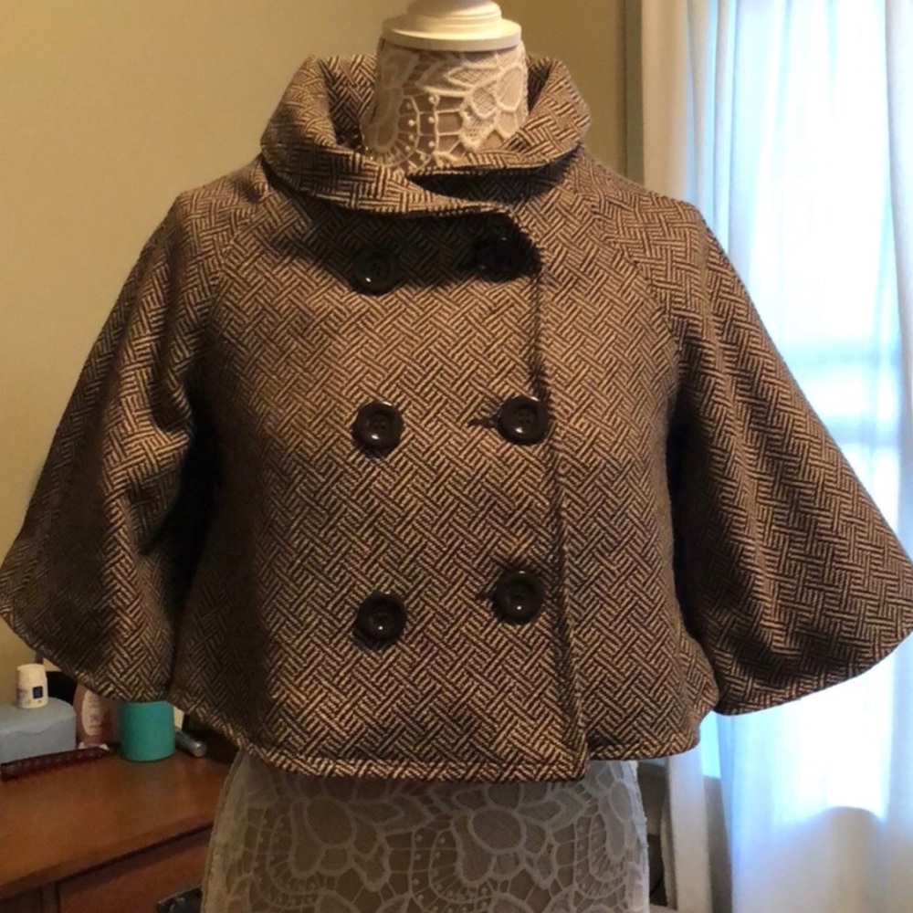Meghan Markle-like Ana Peacoat